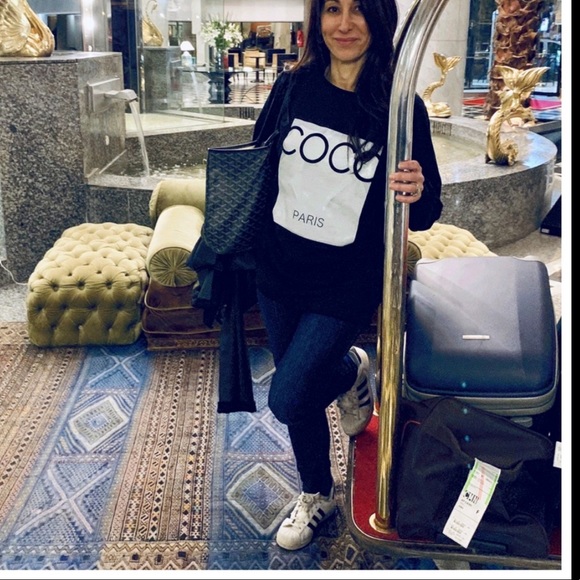 ✨LAST ONE✨Fabulous Black Graphic sweatshirt - Picture 2 of 2